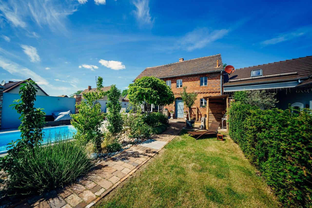 Alte Schmiede Mit Sauna, Pool Und Whirpool Im Aussenbereich Schoenstes Ferienhaus Der Lausitz Elsterheide Exterior photo