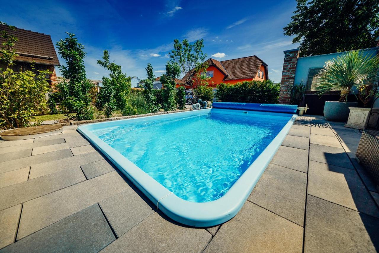 Alte Schmiede Mit Sauna, Pool Und Whirpool Im Aussenbereich Schoenstes Ferienhaus Der Lausitz Elsterheide Exterior photo